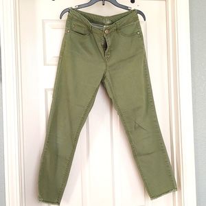 Mid rise raw hem jeans